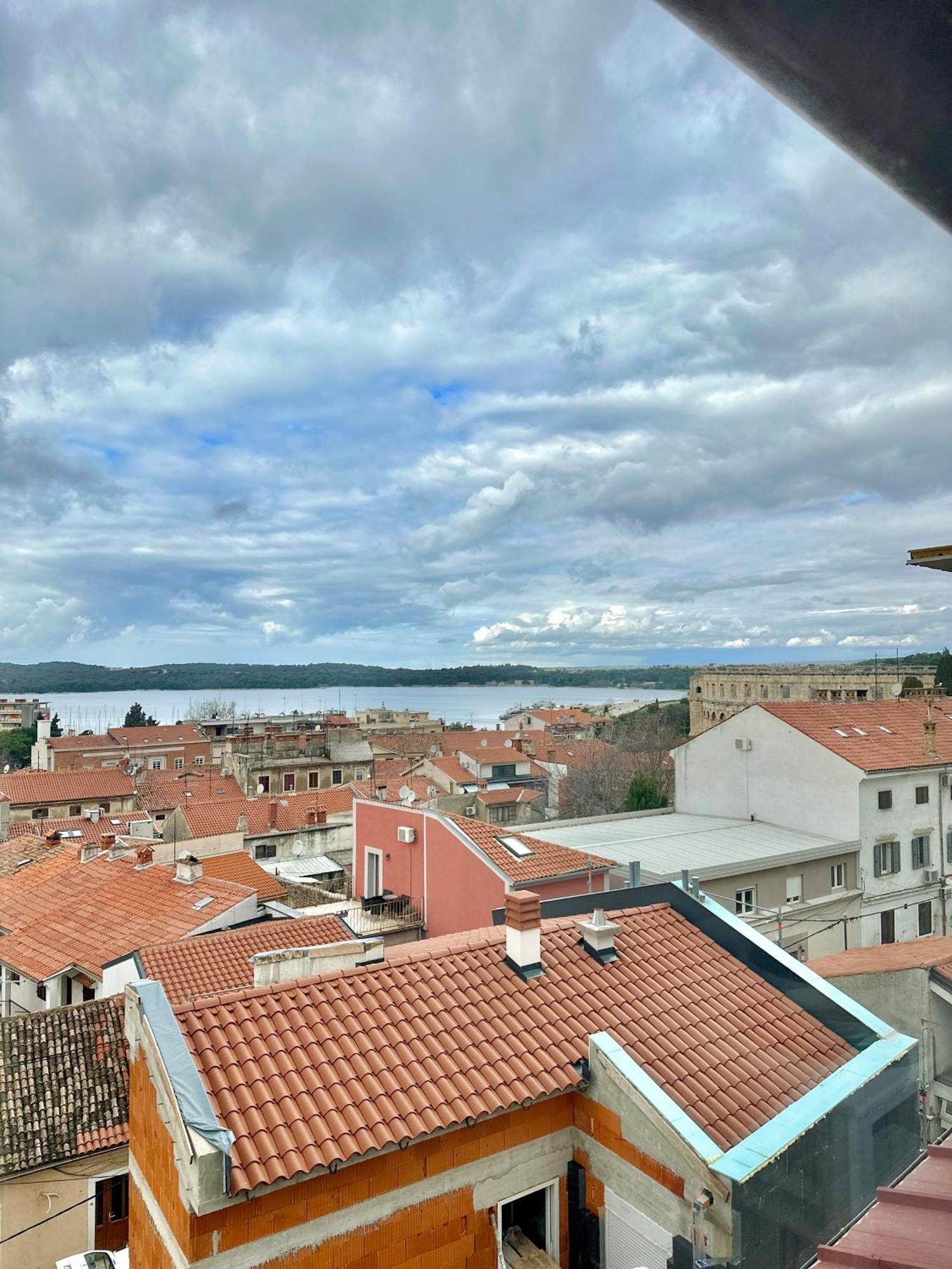 Crolivia Apartments Near Arena, Center Of Pula Eksteriør billede